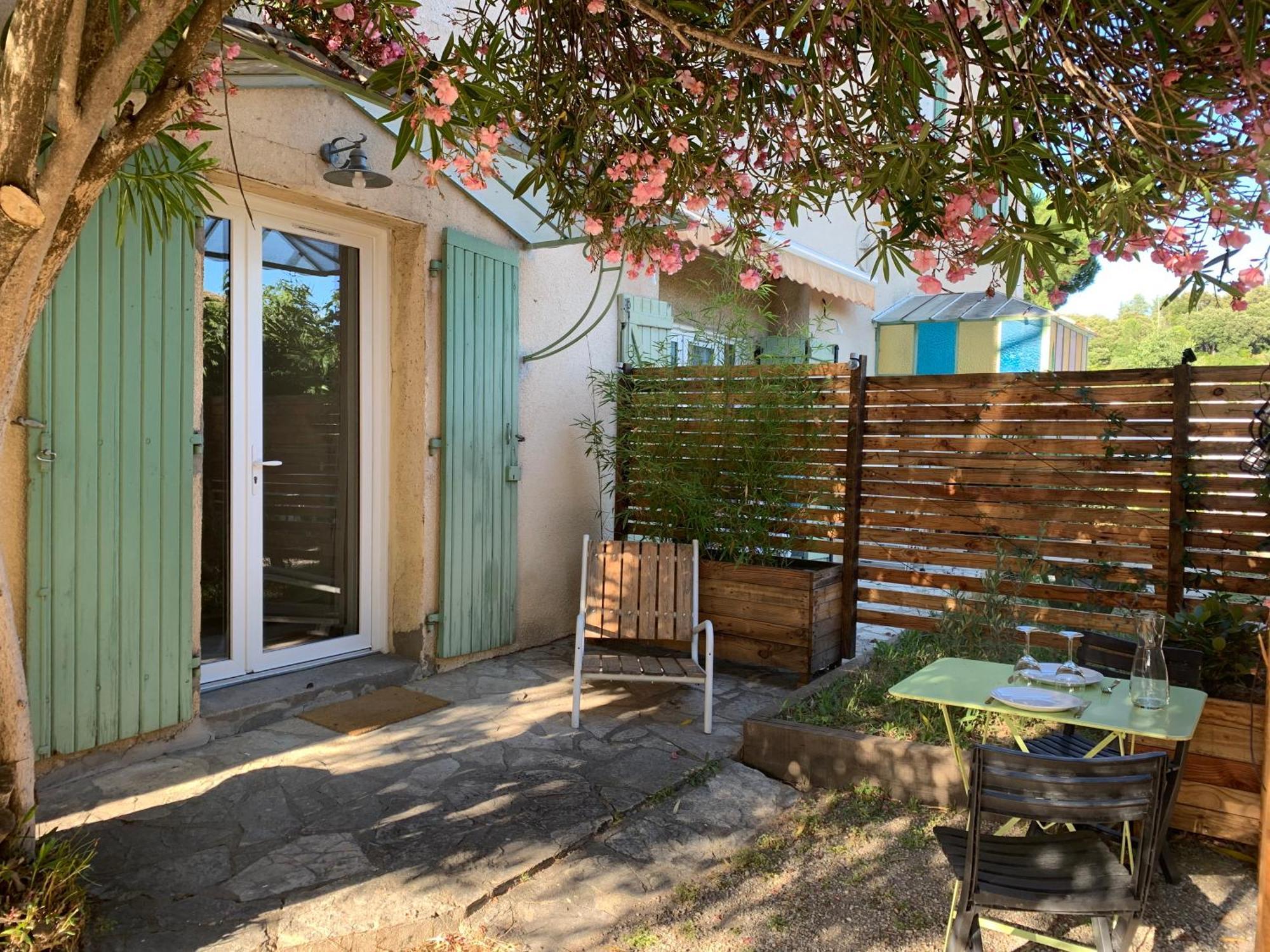 Moderne Cozy Ribaute-les-Tavernes